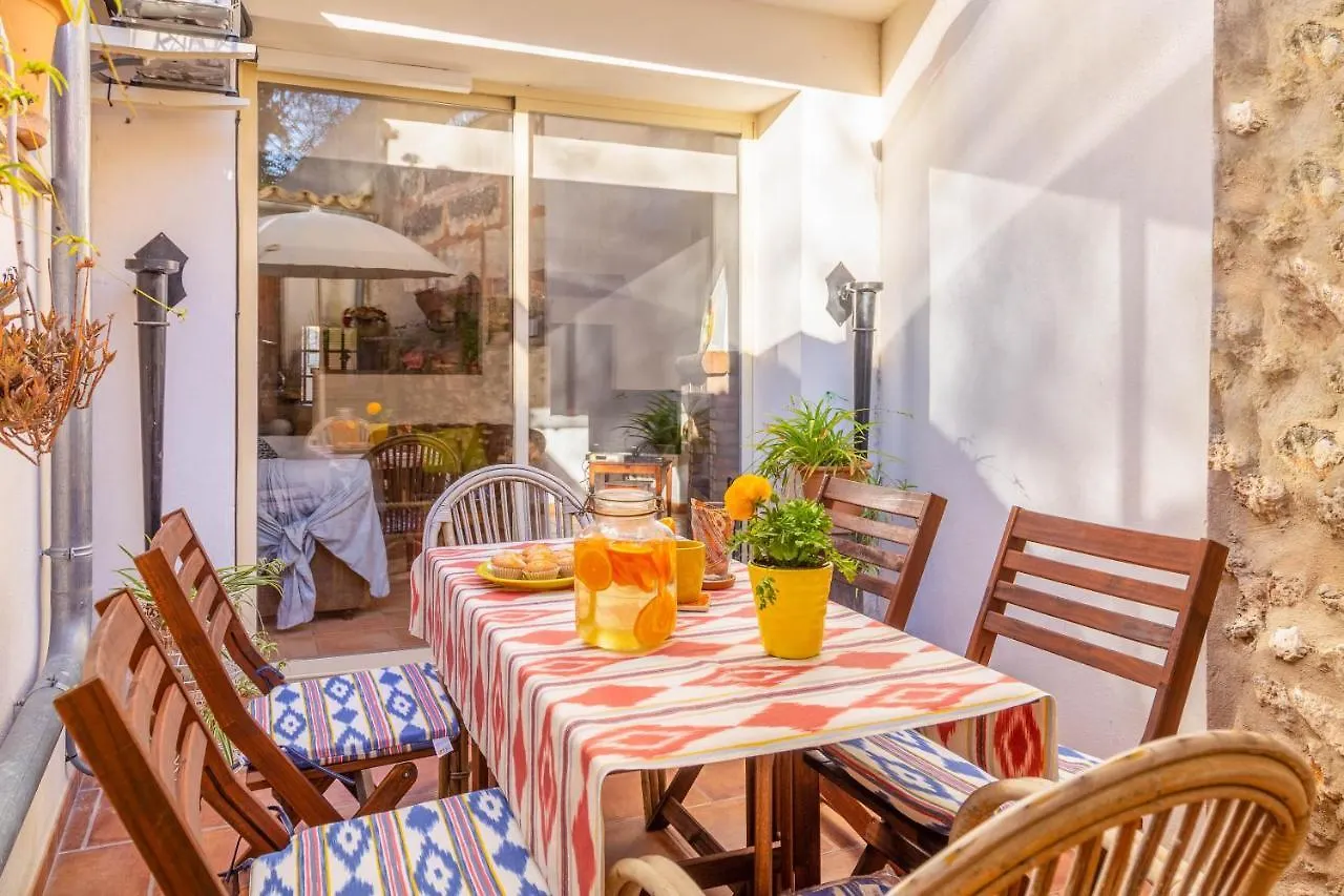 Mallorca Traditional Townhouse 0*, Llubi